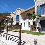 Hotel apartamentowy Ilianthos & 3*