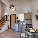 Ilianthos & Hotel apartamentowy Mikros Gialos