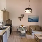 Hotel apartamentowy Ilianthos & Mikros Gialos