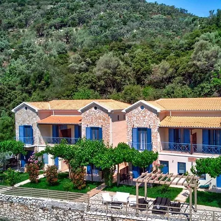 Aparthotel Ilianthos & *