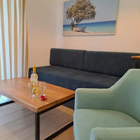 Aparthotel Ilianthos &