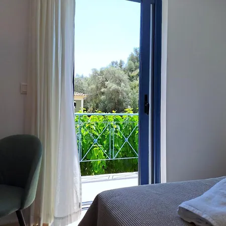 Aparthotel Ilianthos & *