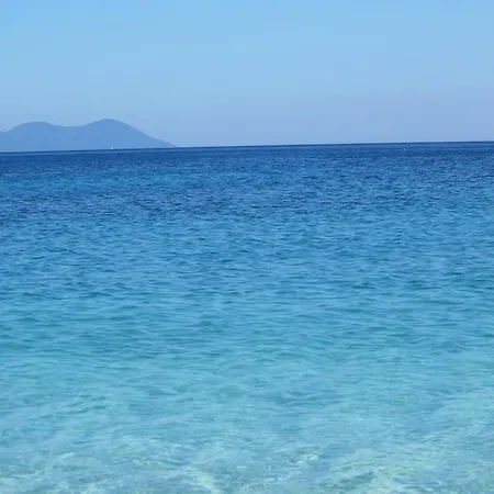 Aparthotel Ilianthos & *
