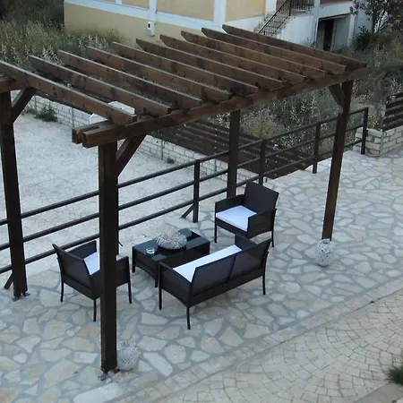 Apartahotel Ilianthos &